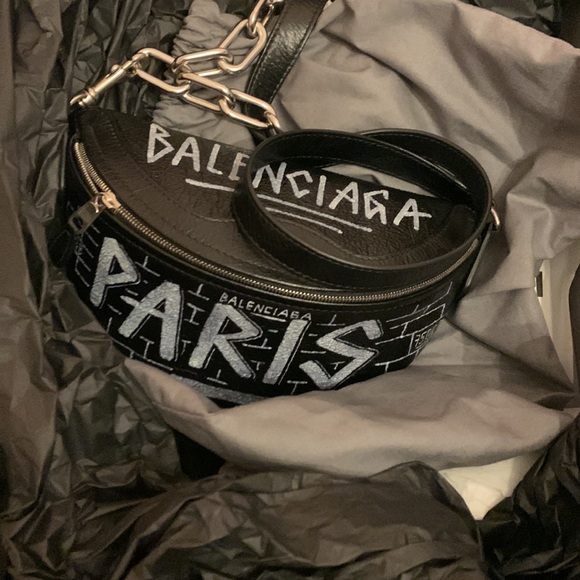 AUTHENTIC BALENCIAGA GRAFFITI PRINT BELT BAG!!!!!!! INCREASED IN VALUE O… - Picture 4 of 6